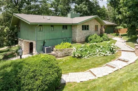 Lake front home in Solon, close to University of Iowa, Iowa City & Cedar Rapids.