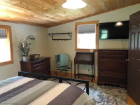 Lovely, Secluded Cabin in Vermont's "Land of Lakes and Ponds"