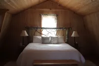 Secluded cabin perfect getaway for couples or ideal for small families!