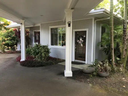 Paradise on park like estate with beautiful ocean and mountain view Отели в г. Хоному