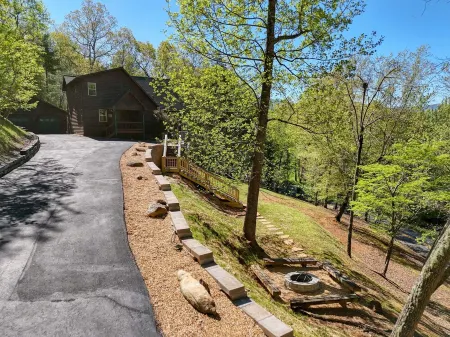 Big Sky Overlook - Hottub- Firepit - Pool Table
