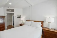 Stanton Apt B / Historic retreat 1 block to beach