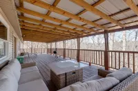 Stunning Tranquil River Lodge and 2 Cozy Cabins