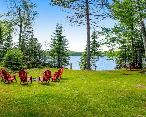 Lured Den - Private Lakefront Cottage - Hot Tub! Hotels in Conover