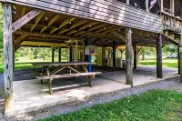 Waterfront Cabin - Family and Dog Friendly