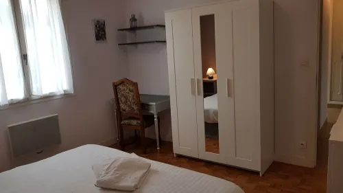 Furnished apartment in comfortable single-family house with mature garden