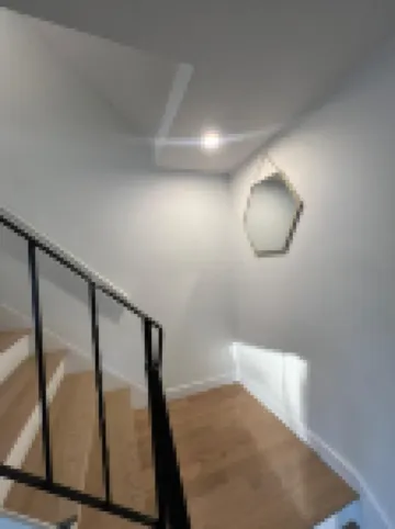 Relax with family or friends to this elegant apartment in the heart of Waltham