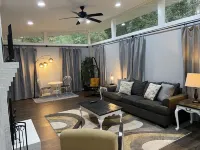 Vaulted Ceilings & Accent Windows--1 mile from CU