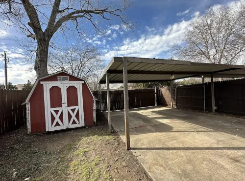 Safe, Central, Cozy Home with Private Parking, KING Bed, near DFW Airport & more