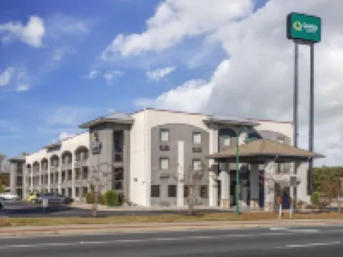 クオリティ イン & スイーツ モロー アトランタ サウス モローのホテル