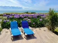 SEAFRONT, Magnificent 180° Sea View, high Standard, Garden and Private Parking