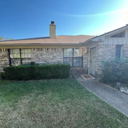 Charming 2-bedroom 2 bath duplex in the heart of Tyler!