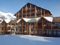 Valloire: Residence 5 minutes from the slopes -Swimming pool-sauna Apartment 8-10 per Hotels in Valloire