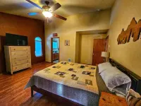 The Peaceful Escape: hiking, fishing, snow skiing. Sleeps 12 拉森縣酒店
