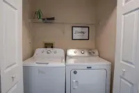 Cozy 2-bedroom condo in fabulous Kissimmee with WiFi, AC, fitness room, and pool