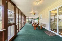 End of the Rainbow Retreat!3-Bed Home on Rainbow River: Kayaks, Games, and more!