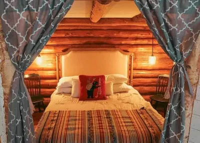 Cozy Cabin with a Stream Hotels near St. Johnsbury Academy