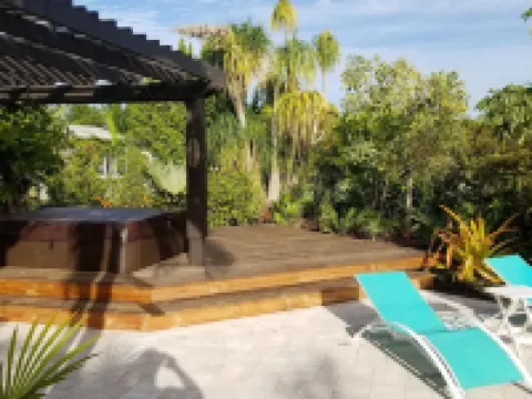 ⭐  Beautiful Private Backyard Resort Heated Pool/Spa Downtown & Beaches Hotels in Jensen Beach