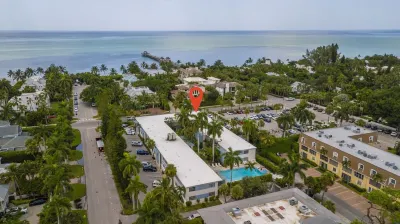 Stay in the Heart of Olde Naples - Steps to the Beach, Restaurants and Shops 네이플스 피어 주변 호텔