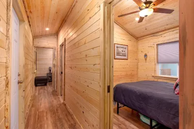 Kade's Cabin || 2 bed 1 bath urban cabin 발데즈공항 주변 호텔