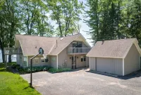 Lavish Lakehouse - Steps to Water-Kayaks, Dock & Boat Hoist, BBQ-Boaters Welcome