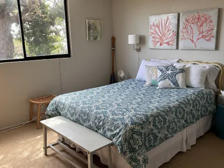 Pure Serenity at Harbour Sounds- open and airy.  A quick walk to the beach