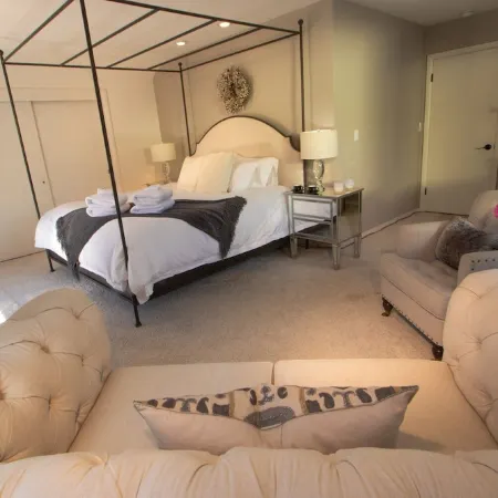 HEATED Pool & Hot Tub in a Quiet Neighborhood- Walk to Town- Dog Friendly