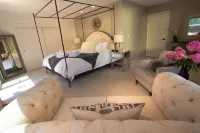 HEATED Pool & Hot Tub in a Quiet Neighborhood- Walk to Town- Dog Friendly