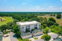 Reunion- THE TERRACES" - Resort style living - designer furnishing- pet friendly