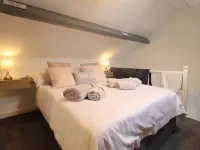 Bijou House Perfect for 2 people, no pets.