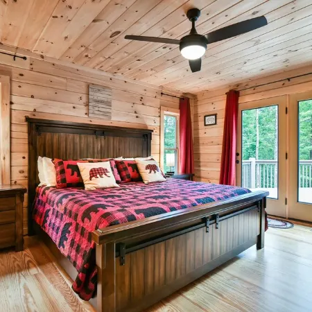 #1 PRVT. BLACK-MT. LUX LOG ESTATE. / HOT TUB / GAME RM / PETS / 2 FIRE PL. 6/6.5