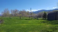 Black Bear Inn,Bridger views, E. Gallatin river access via cherry creek ponds.