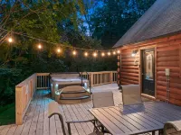 Spectacular Log Cabin Home 45 minutes to Asheville