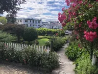 Warm and Bright in the Heart of Downtown Friday Harbor فنادق في فرايدي هاربور