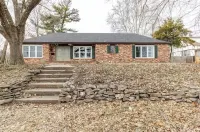 Fantastic Brickhouse sleep 12 plus, near MSU, Bass pro, Springfield downtown! Hotel in zona History Museum on the Square