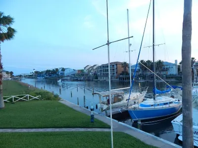 1.3 Miles to Beach & Conveniently Located to  Fishing,Restaurants & Shopping!