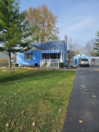 Blueberry Hill...sweet 3 bedroom vacation home in beautiful St. Clair.