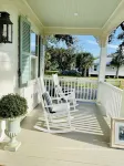 Acadian cottage 1 minute walk to beach, 5 minutes to Old Town BSL! Best location
