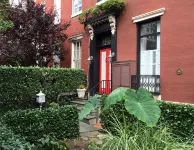 Private Apt. in Historic Home: Walk to Monuments, Museums & Convention Center. - Condos