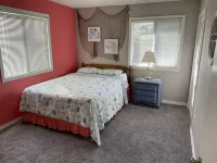 Horse Inn Around:  Pet Friendly-so Bring the Whole Family!  Just 3 Mins to Beach Hotels in Fruitville