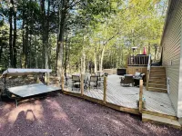 Tranquilla Villa. Bi Level Deck, HOT TUB, fire pit, grill, Movie & Game Rooms! Hotels near Community Pool and playground