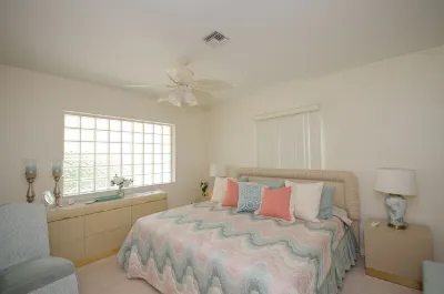 Groups, Families & Pet Owners Dream! 3min walk to beach & 7min to National Park! Hotels near Hook'N Up Fishing Charter