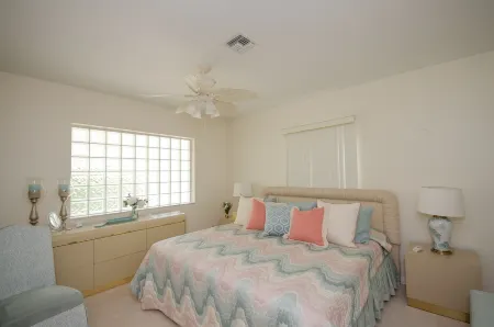 Groups, Families & Pet Owners Dream! 3min walk to beach & 7min to National Park!