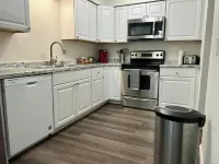 Fabulous 2-bedroom condo in Arlington with WiFi access