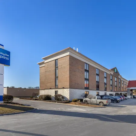 Holiday Inn Express CRESTWOOD by IHG