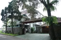 Warmo Cottage Hotels in Raci