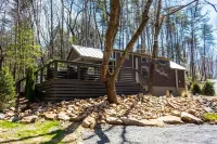 Creekside Tiny house in fantastic Monteagle! Quick hike to waterfall! - 4-Star