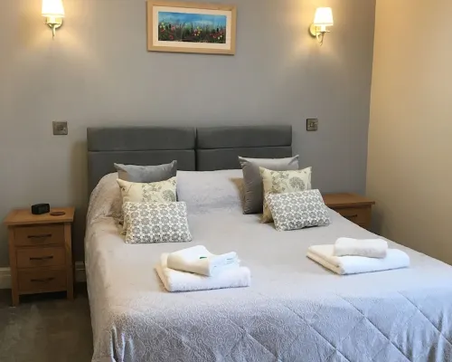 Pretty cottage with enclosed patio and private hot tub with stunning veiws Hotel a Otley
