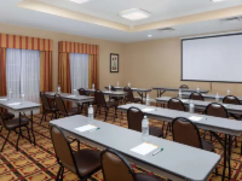 La Quinta Inn & Suites by Wyndham Macon West Hotels in Macon