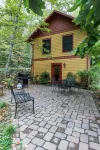Cabin in a Wooded Private Paradise - 7 Miles From Downtown Asheville! HOT TUB!